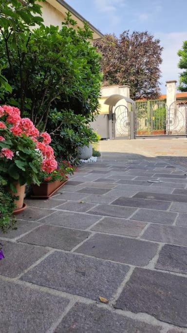 Prestigioso Appartamento Di 70Mq Vicino Milano Legnano Bagian luar foto
