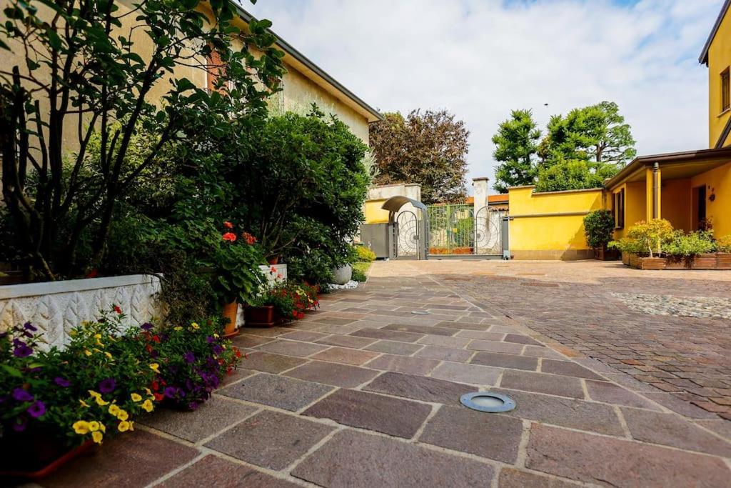 Prestigioso Appartamento Di 70Mq Vicino Milano Legnano Bagian luar foto